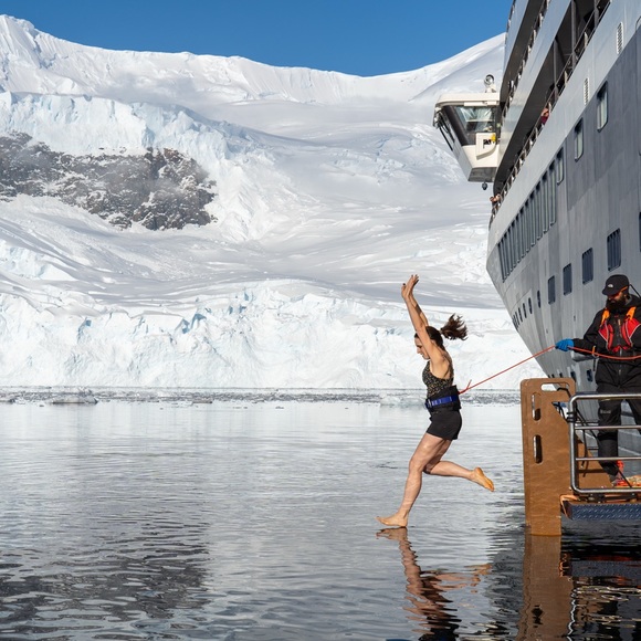 Meet your Posher, Laura - Picture 1 of 5